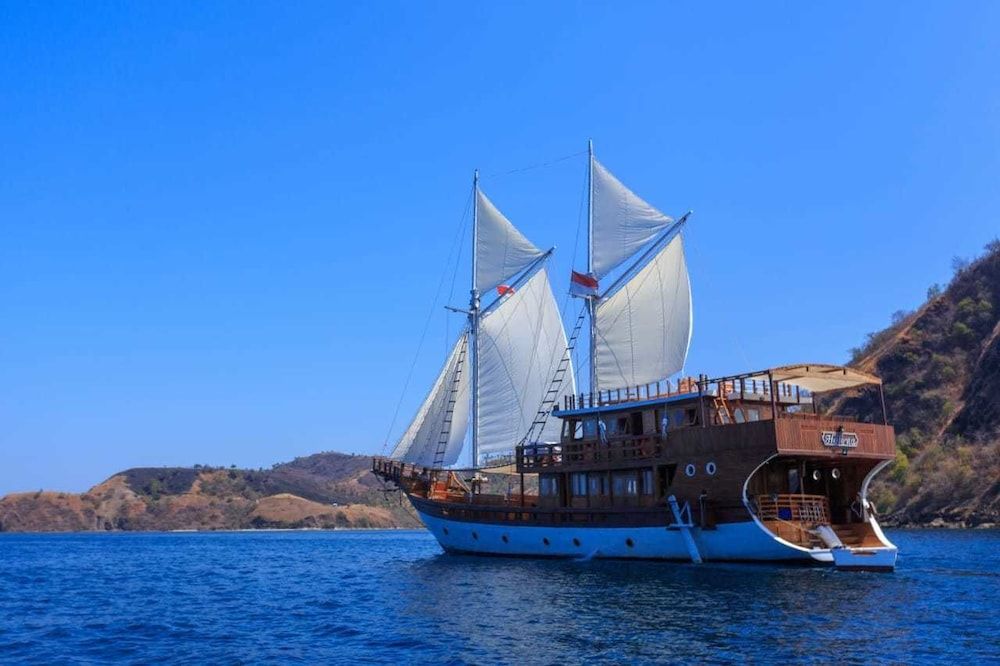 undefined Helena Liveaboard 3