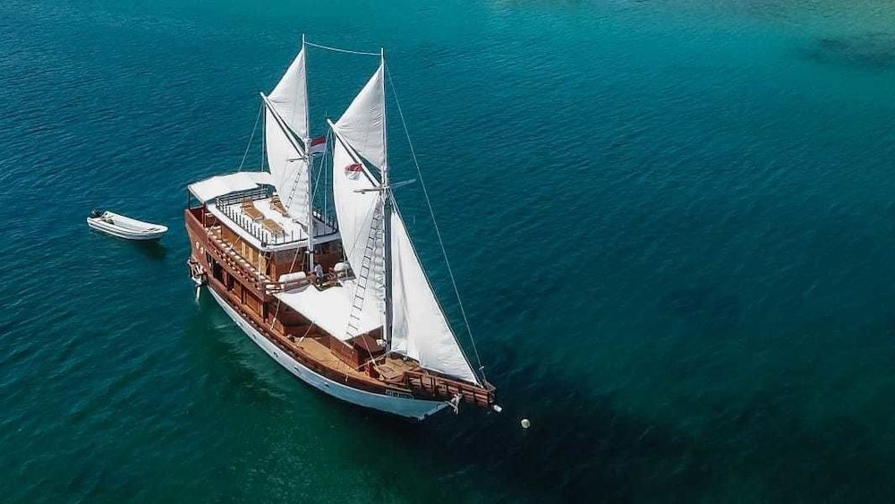 undefined Helena Liveaboard 4