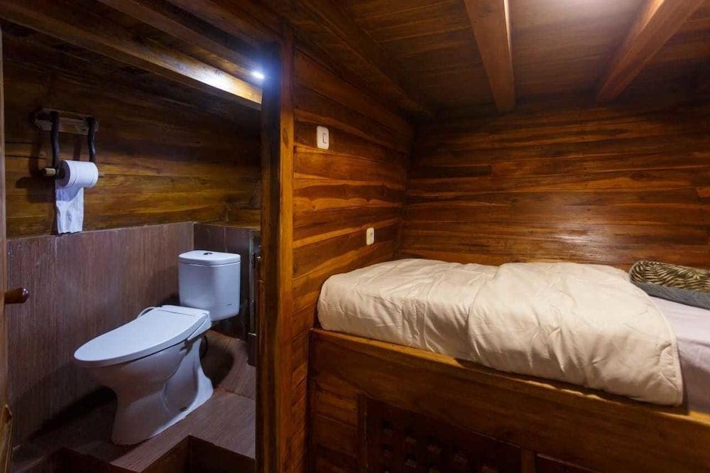 undefined Helena Liveaboard 10