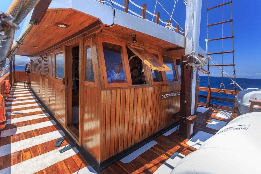 undefined Helena Liveaboard 6