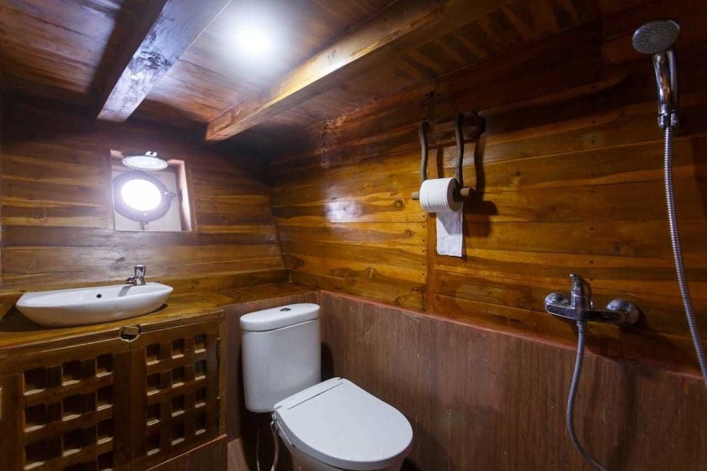 Helena Liveaboard Cabin (9-12 Pax) 13