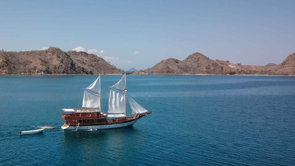undefined Helena Liveaboard 5