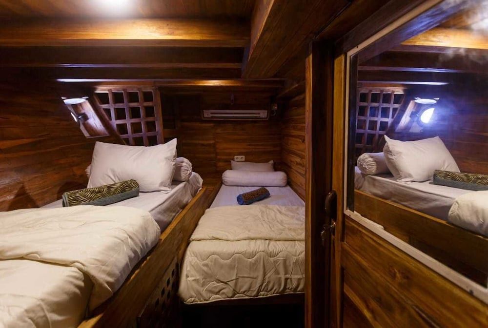 undefined Helena Liveaboard