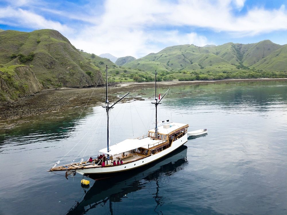 undefined Samara II Liveaboard 10