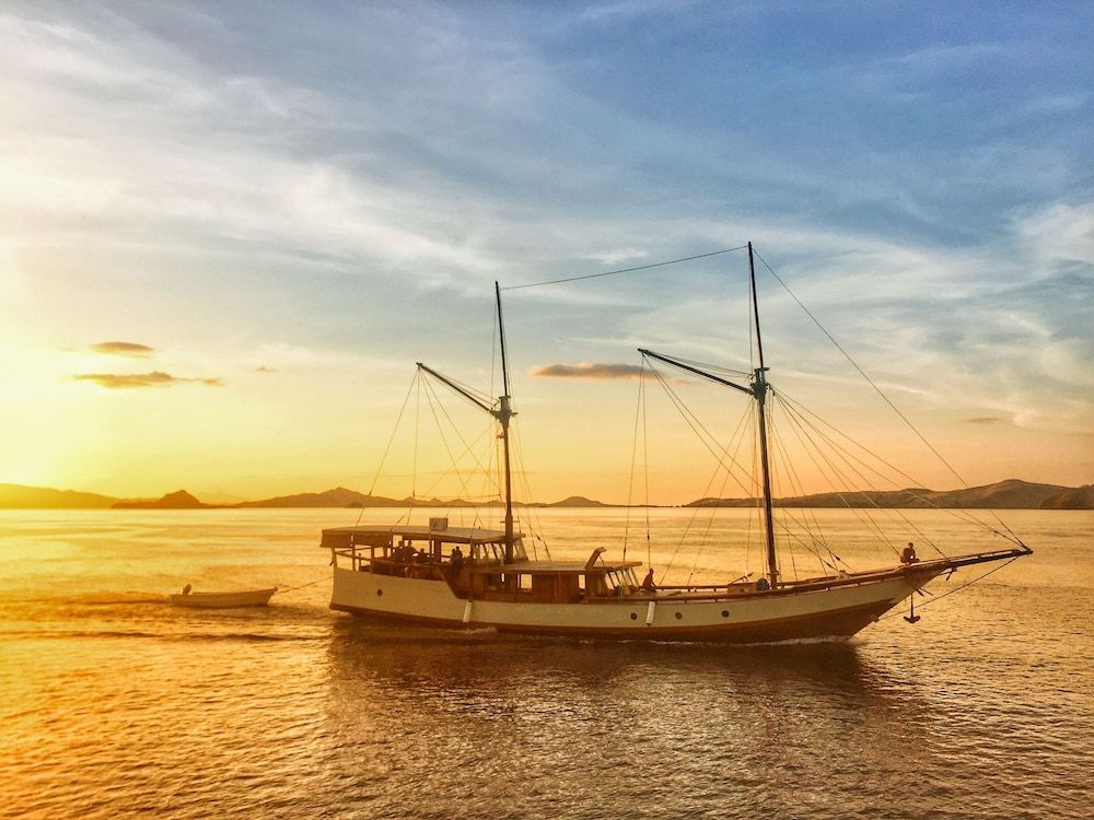 undefined Samara II Liveaboard 9