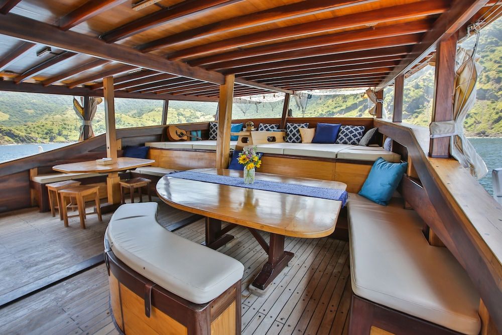 undefined Tanaka Liveaboard Raja Ampat 2