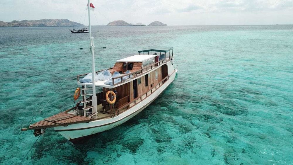 undefined Regina Liveaboard 5