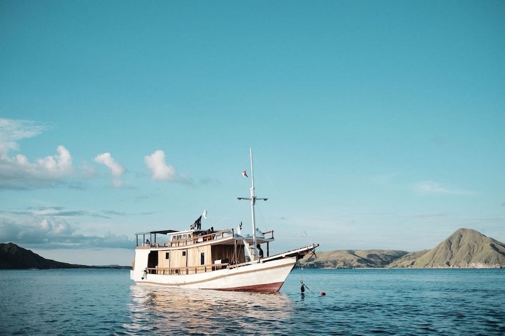 undefined Regina Liveaboard 3