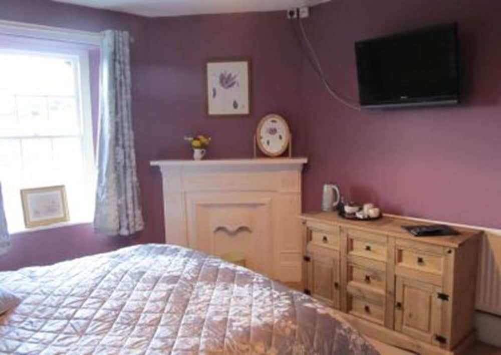 Double or Twin Room, Private Bathroom