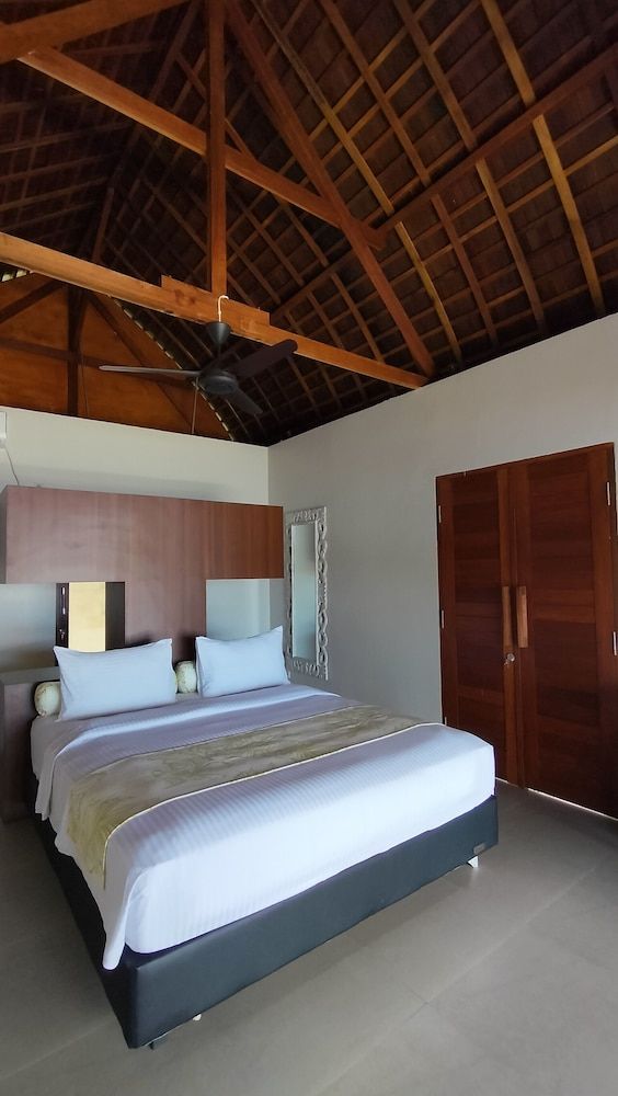 The Club Villas Lombok Exclusive Suite, 1 King Bed, Private Pool, Oceanfront 7