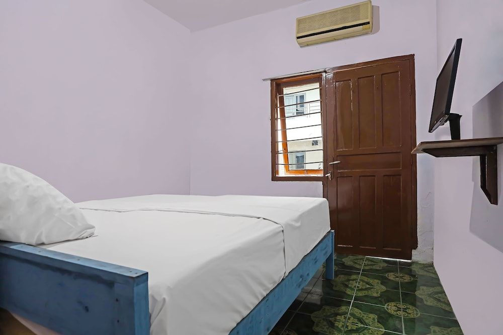 SPOT ON 92421 City Kost Syariah Basic Double Room 4