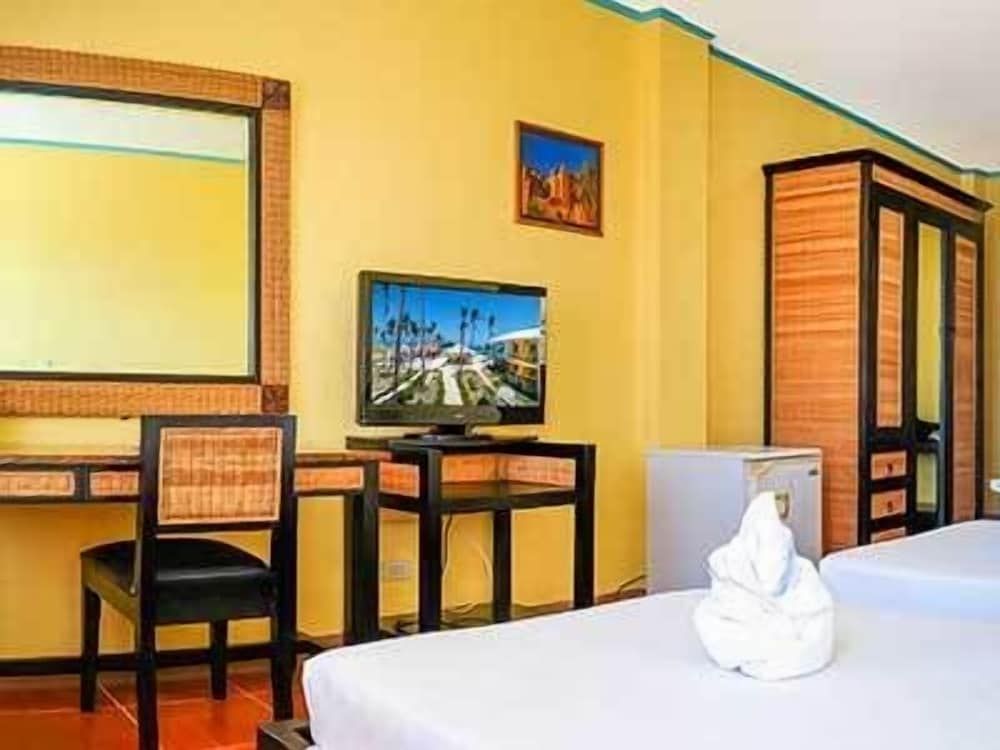 Marlins Beach Resort Deluxe Room 7