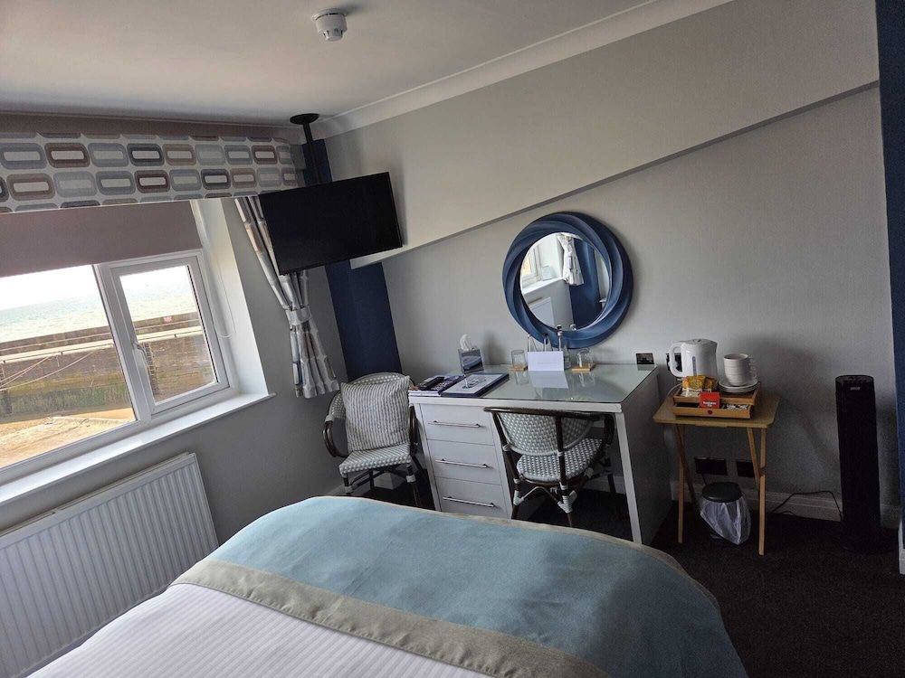 Salt on the Harbour Comfort Double Room, Ensuite, Harbor View (Non Smoking) 4