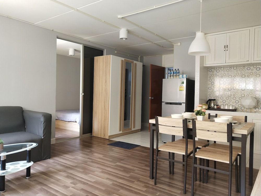 Bangkok Impact Popular Comdominium Superior Triple Room 3