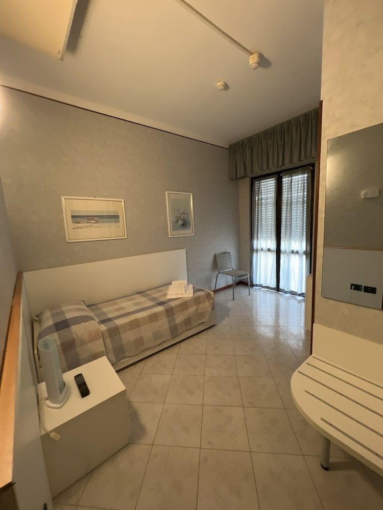 Hotel Mondial Comfort Single Room 2