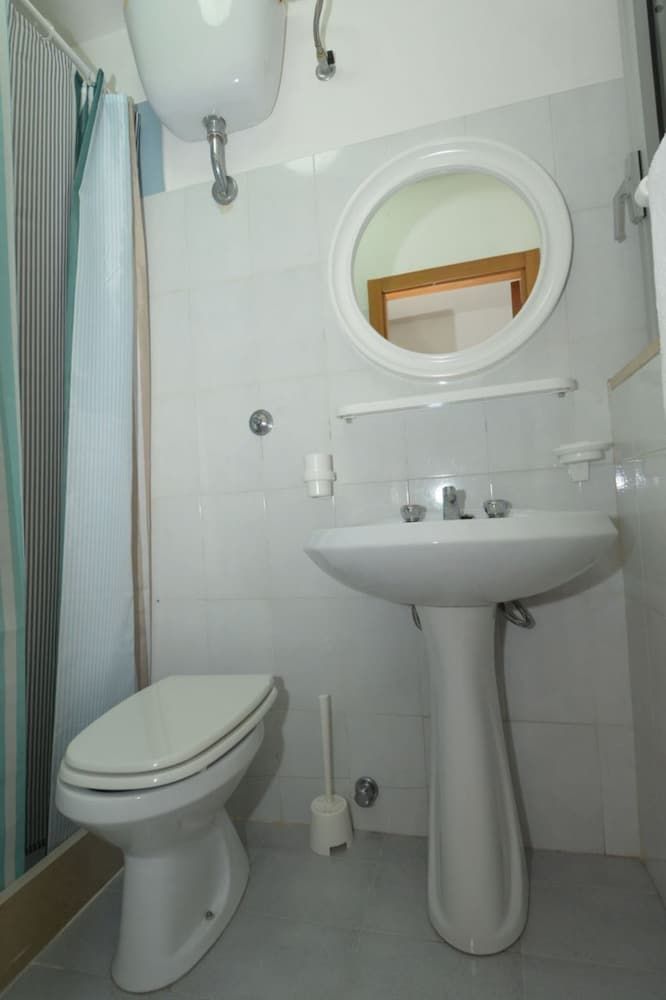 Double or Twin Room, 1 Queen Bed