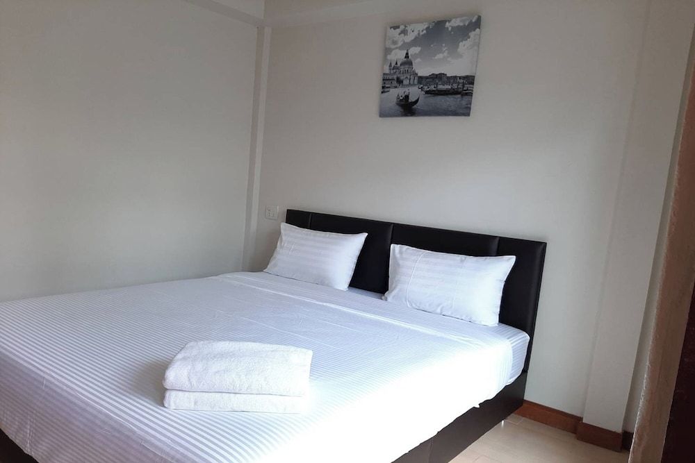 Phenwaree Amphawa Resort Double Room, Pool Access 2