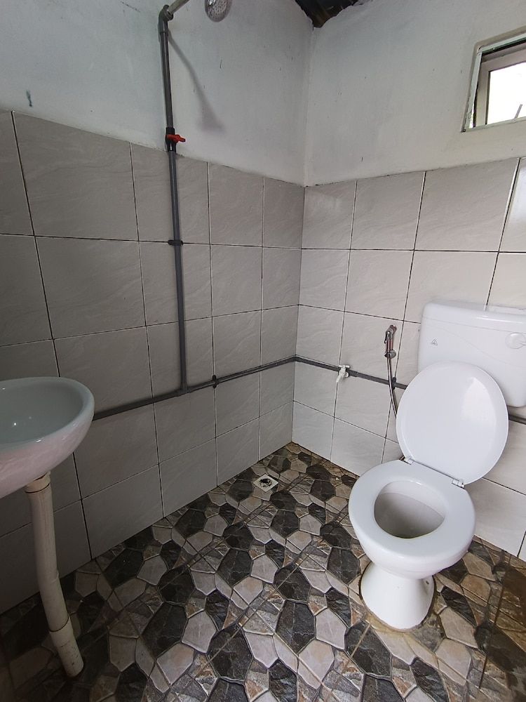 OYO Home 90737 Disan Baang Kiulu Room, Private Bathroom 3
