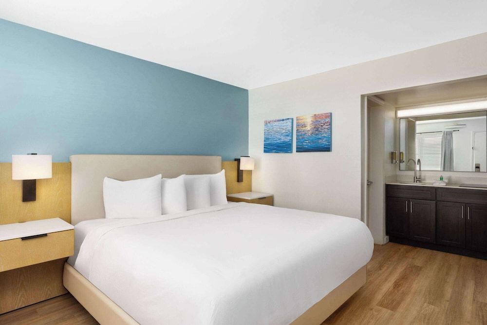 Hotel Manteo, Trademark Collection by Wyndham Room, 2 Queen Beds, Non Smoking (Efficiency) 2