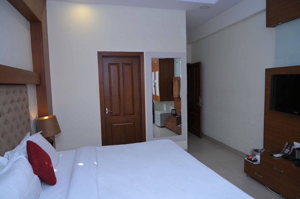 Hotel Mohan Continental Executive Room (City or No View) 7