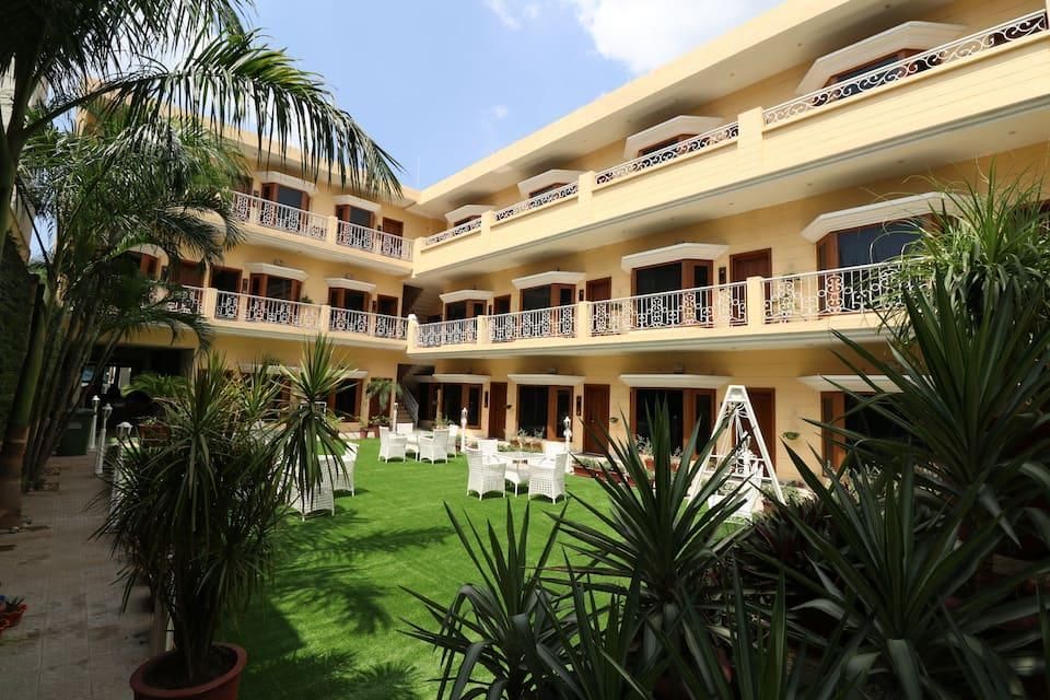 undefined Hotel Mohan Continental 7