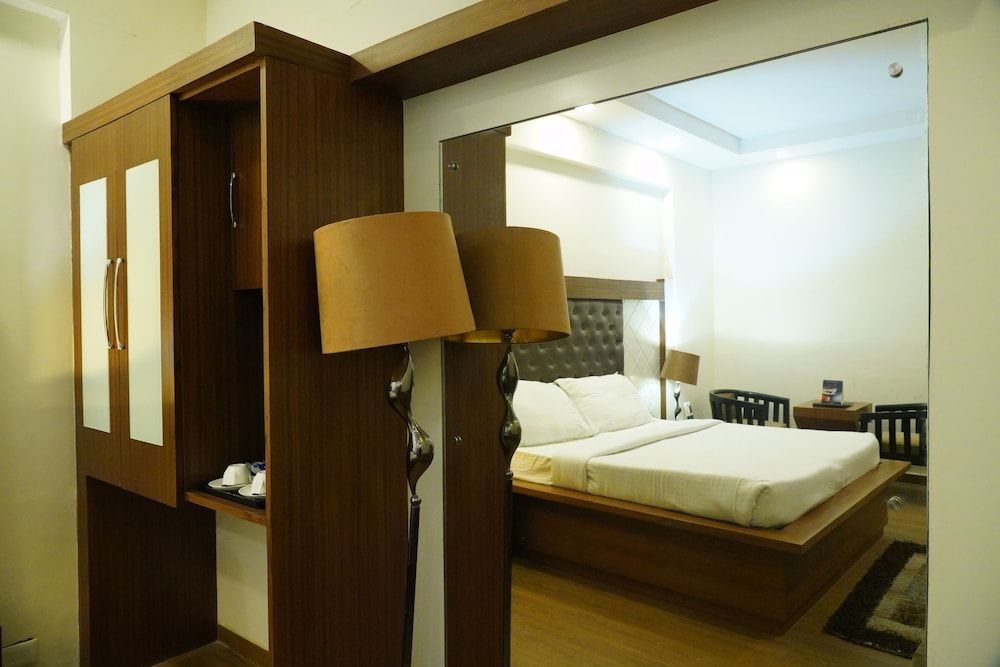 Hotel Mohan Continental Executive Room (City or No View) 4