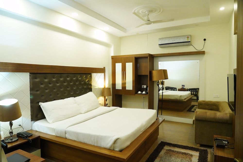 Hotel Mohan Continental Executive Room (City or No View) 6
