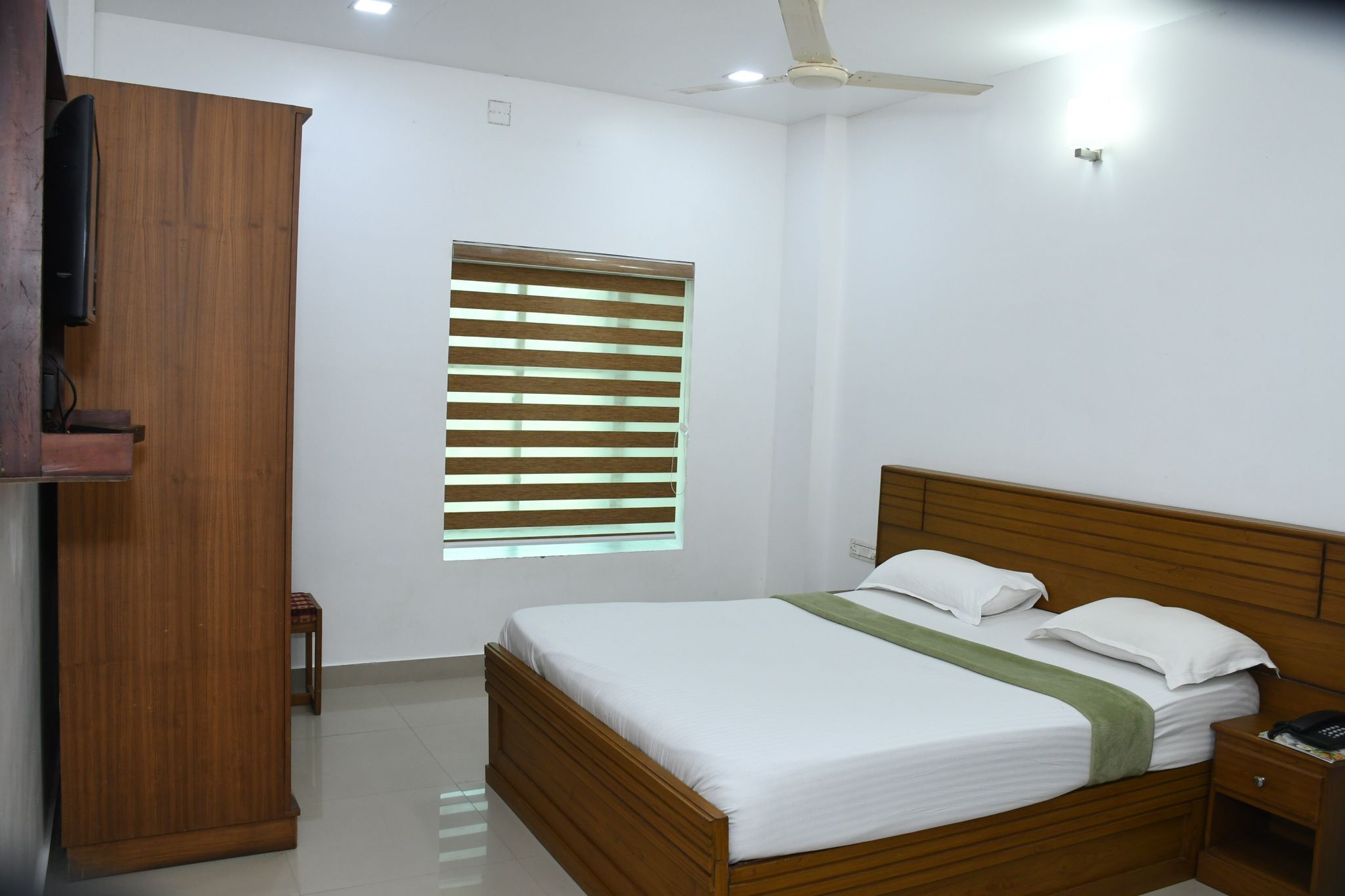 Hotel Mohan Continental Deluxe Room (for Single Person) 5