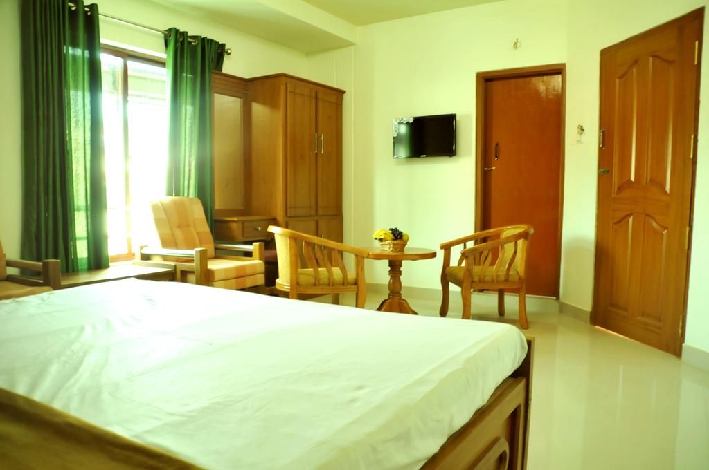 Hotel Mohan Continental Deluxe Room (for Single Person)