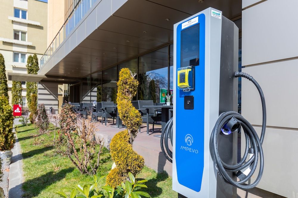 Electric vehicle charging station