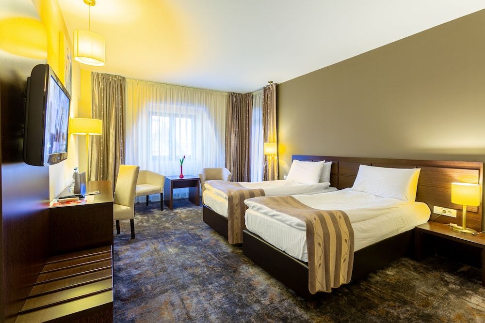 Golden Time Hotel Deluxe Room 2