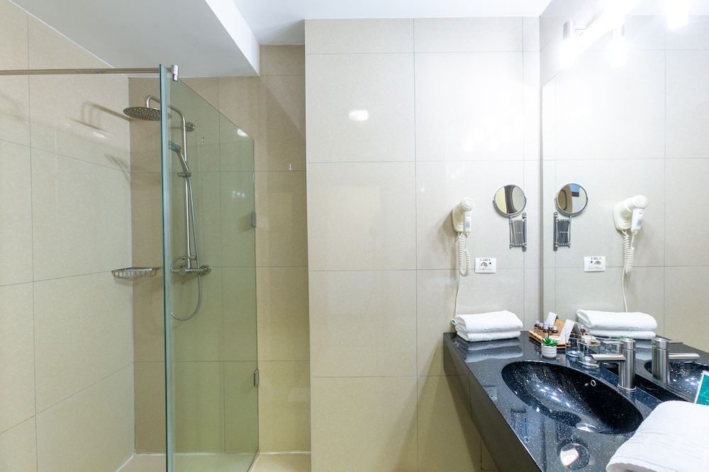 Golden Time Hotel Deluxe Room 4