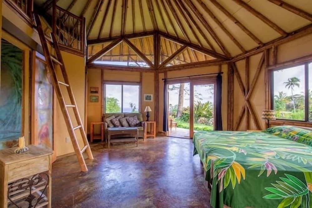 Kalani Oceanside Retreat Room, 1 King Bed, Ocean View, Garden Area 5