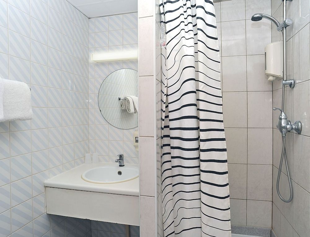 Brussels Royotel Triple Room 8