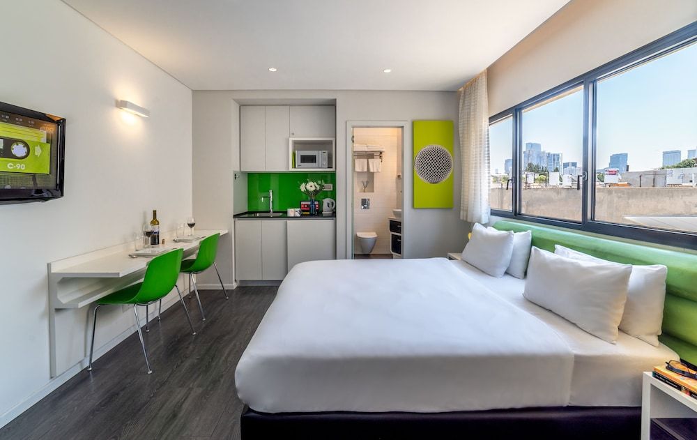 130 Rock Apartments Studio 15