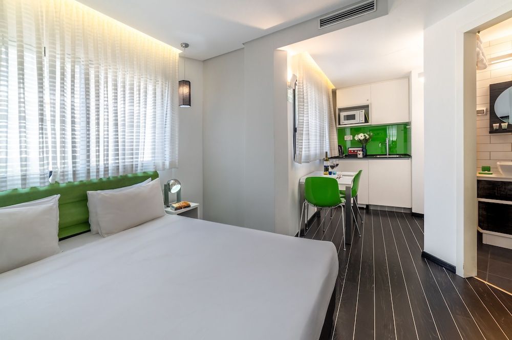 130 Rock Apartments Studio 16