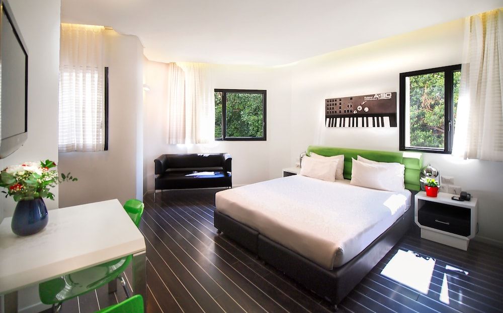 130 Rock Apartments Studio 2