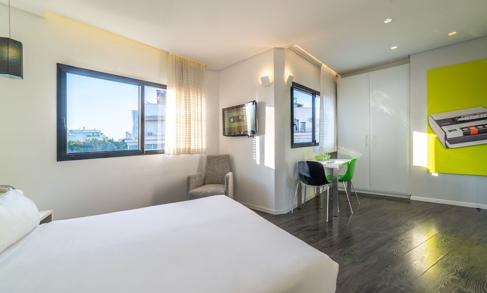 130 Rock Apartments Studio 9