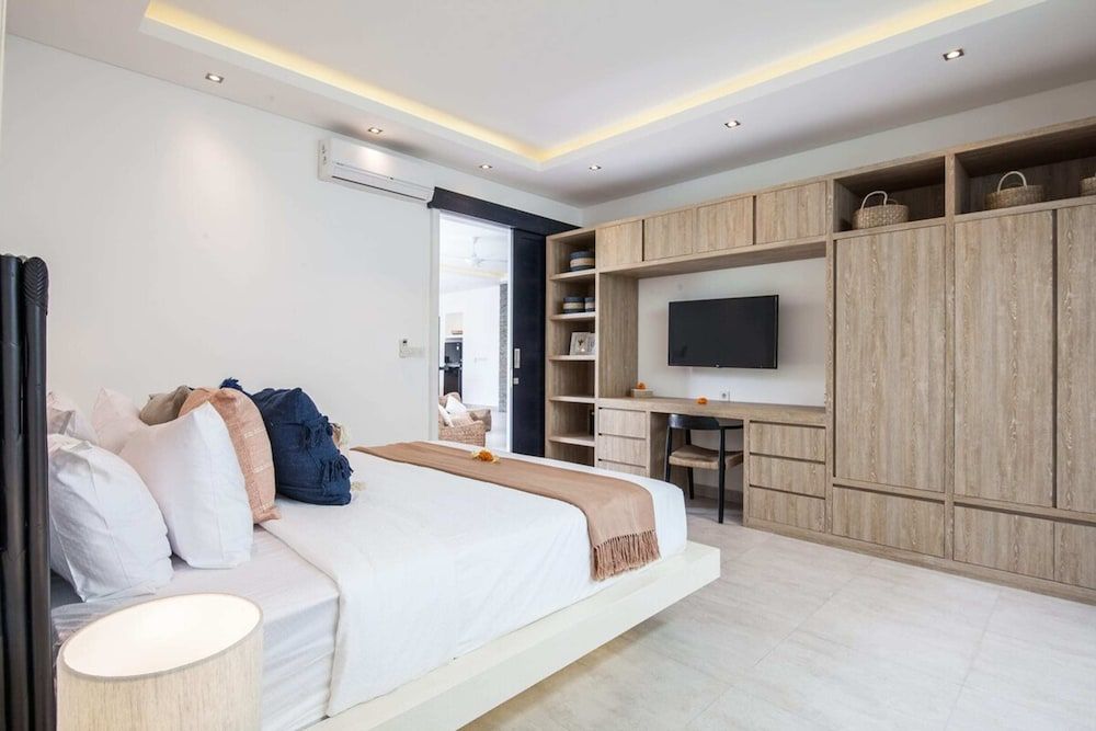 Basic Villa, Multiple Beds