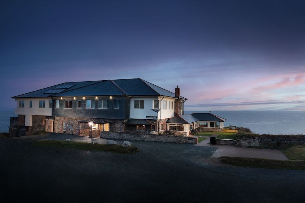 Lewinnick Lodge