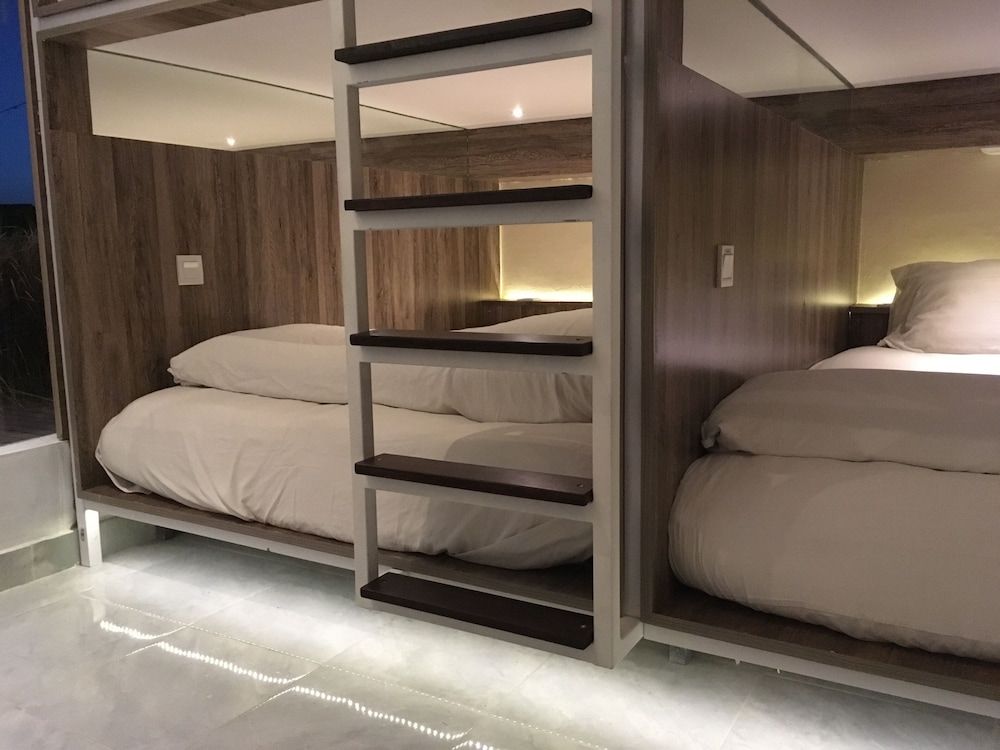 Double Pod in 10 Mixed Pods Room