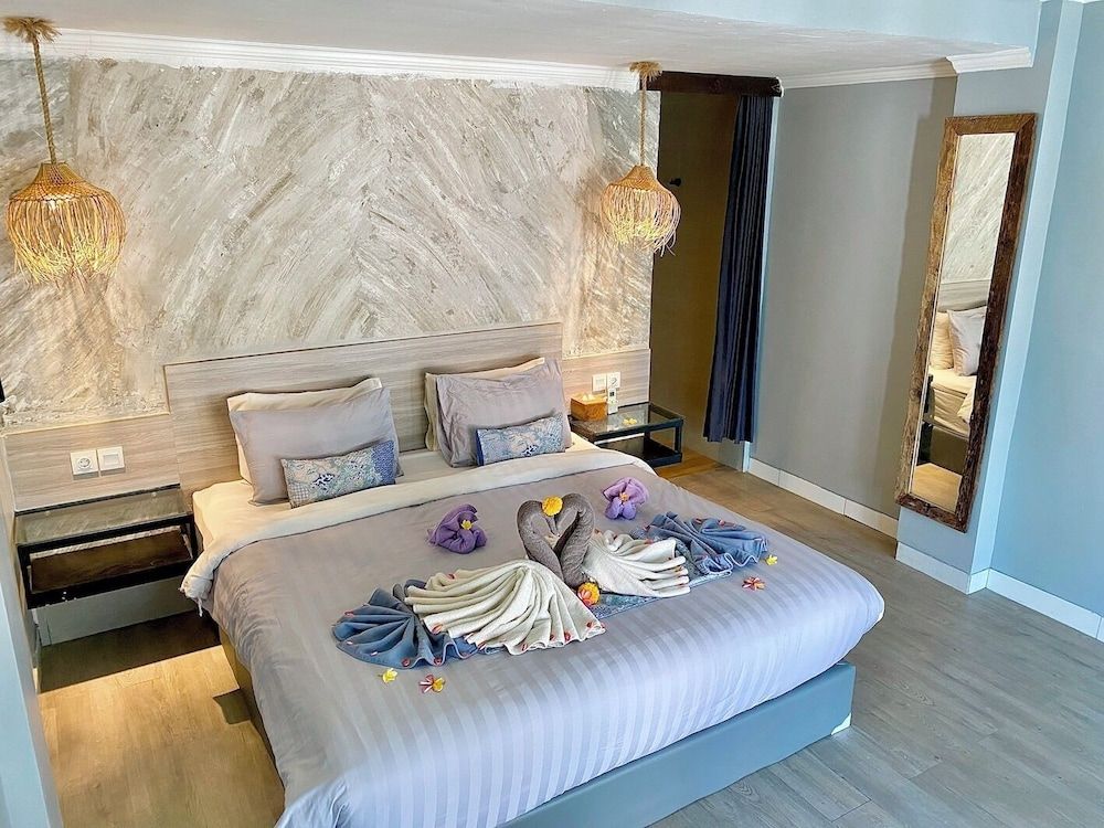 Double Room, 1 Queen Bed, Pool View