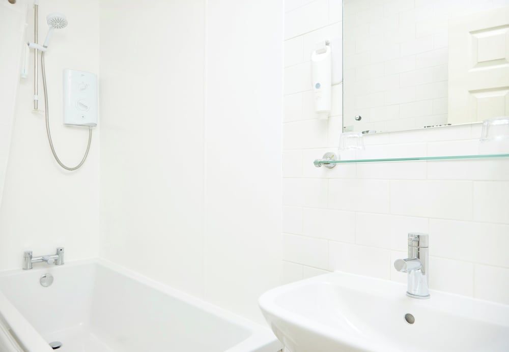 Castle Inn Family Double Room 3