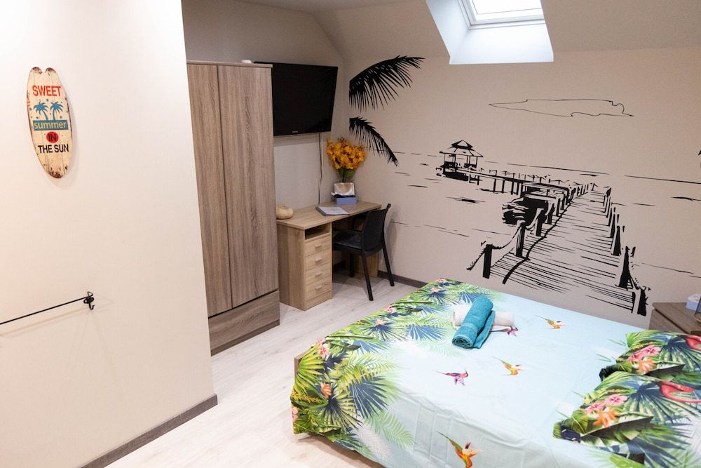 Le Domaine de la Clarté Economy Double Room, Shared Bathroom (4 Chambre à la campagne)