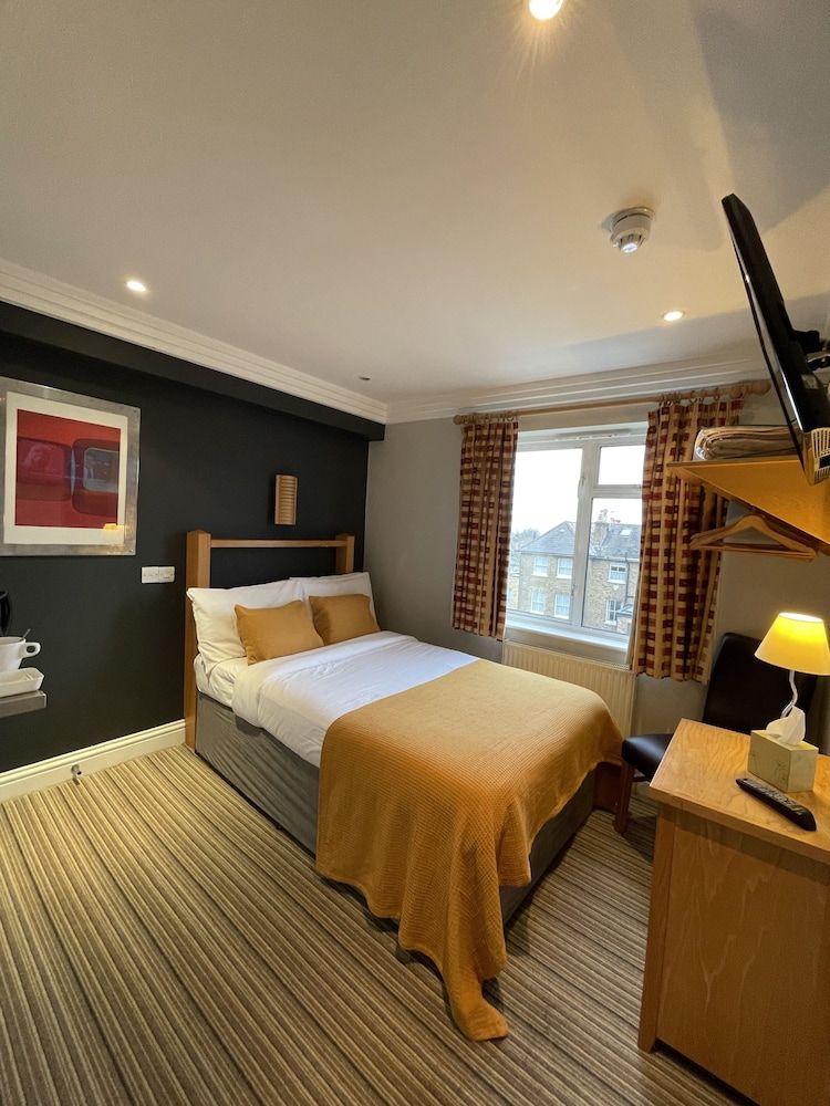 Shandon Hotel Economy Double Room 7