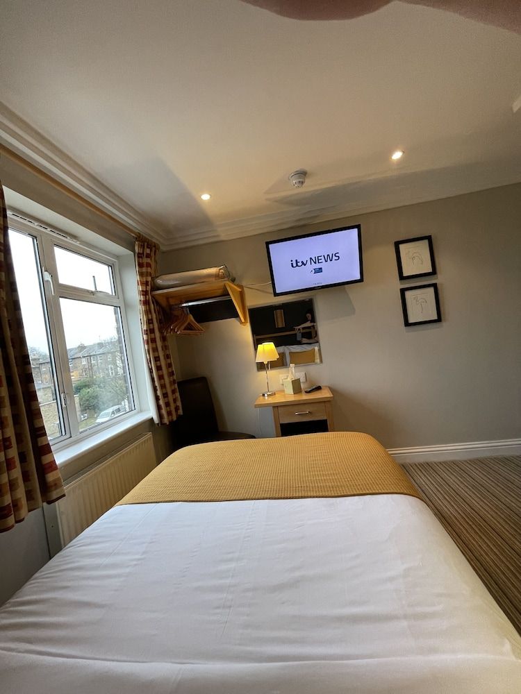 Shandon Hotel Standard Double Room 2