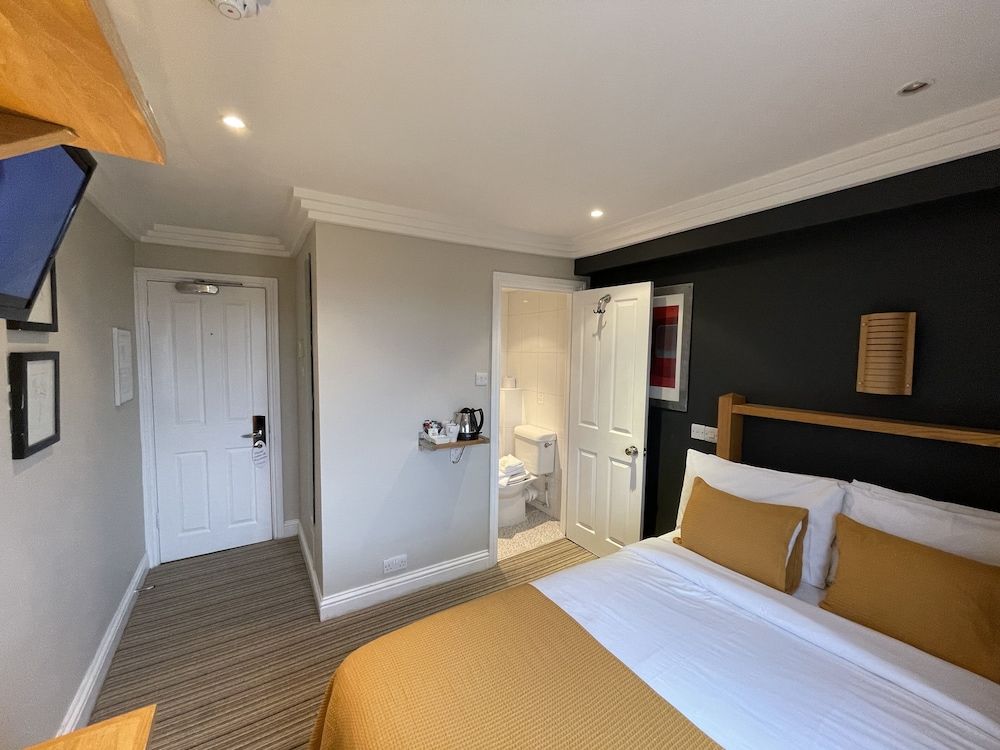 Shandon Hotel Economy Double Room 4