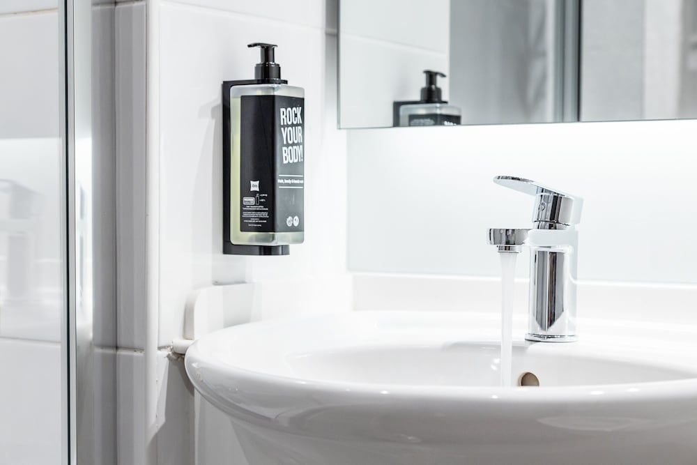 ibis Coleraine Riverside Standard Double or Twin Room, 2 Twin Beds 8