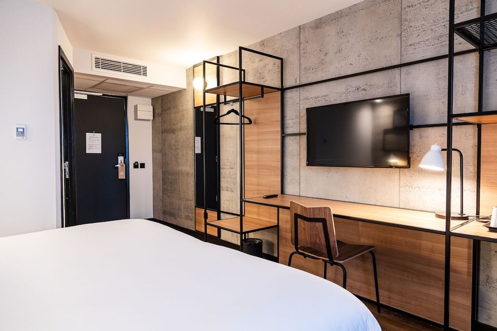 ibis Coleraine Riverside Standard Room, Multiple Beds 10