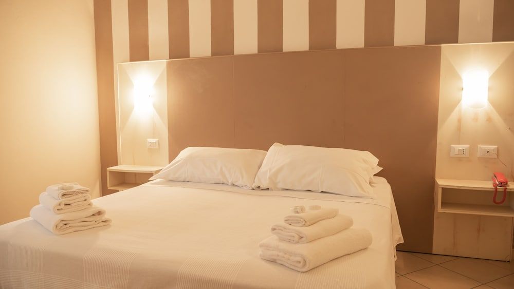 Hotel La Smorfia Comfort Double or Twin Room, Private Bathroom, Sea View 8